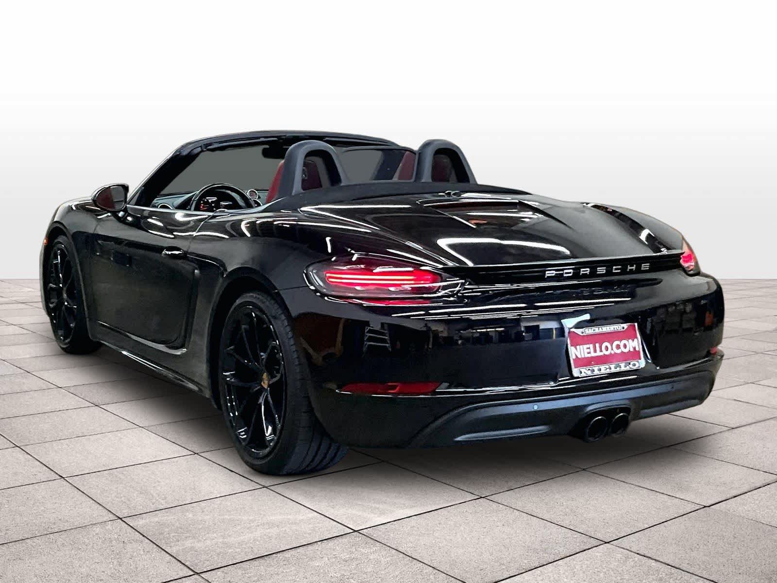 Used 2024 Porsche 718 Boxster RWD image 15