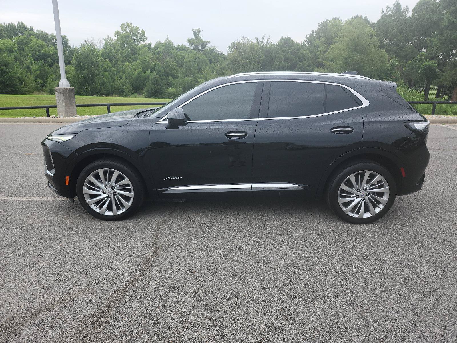 Certified 2025 Buick Envision Avenir AWD/4WD image 2