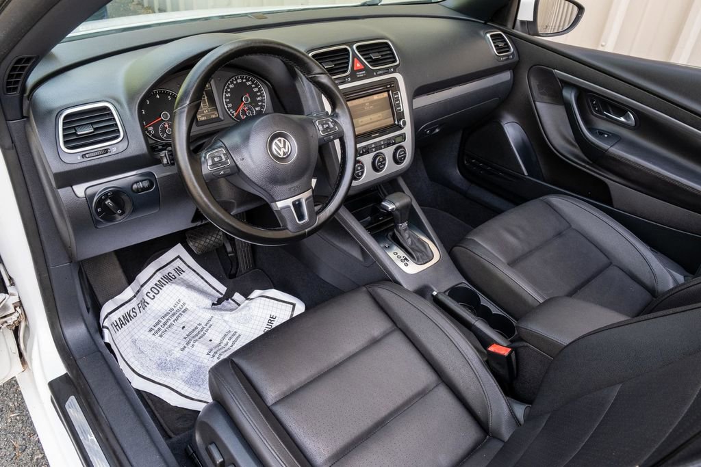 Used 2010 Volkswagen Eos Komfort FWD image 14