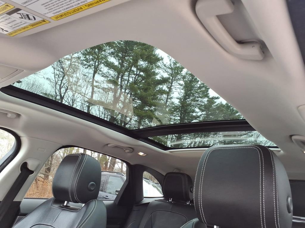 Used 2017 Jaguar F-PACE R-Sport image 14