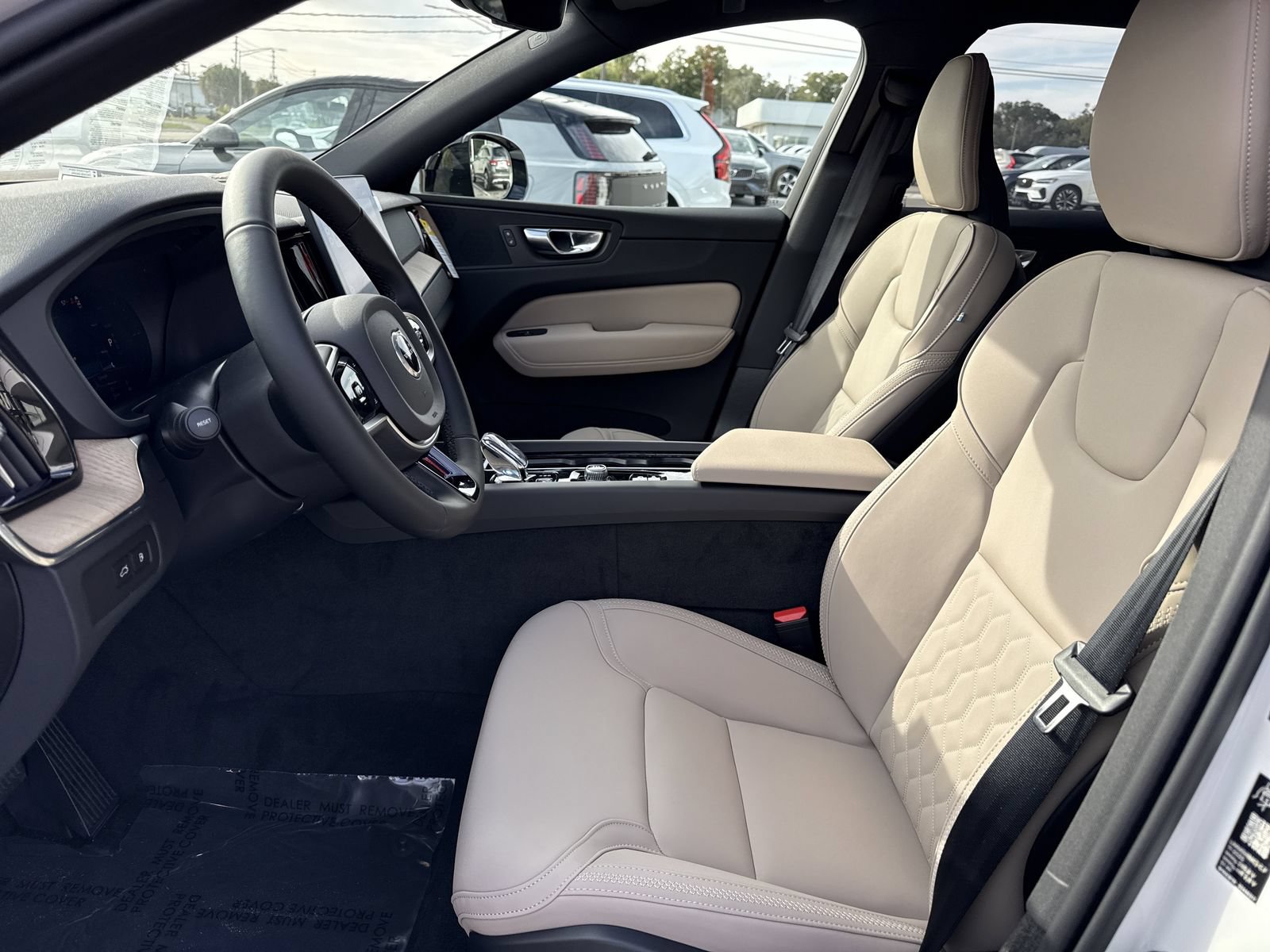 New 2026 Volvo XC60 T8 Plus w/ Protection Package Premier AWD/4WD image 10