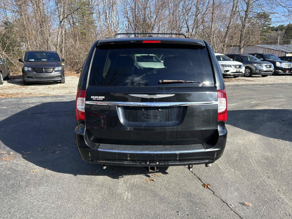Used 2015 Chrysler Town & Country Touring FWD image 4