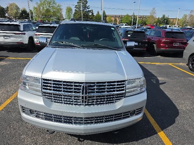 Used 2014 Lincoln Navigator L 4WD image 2