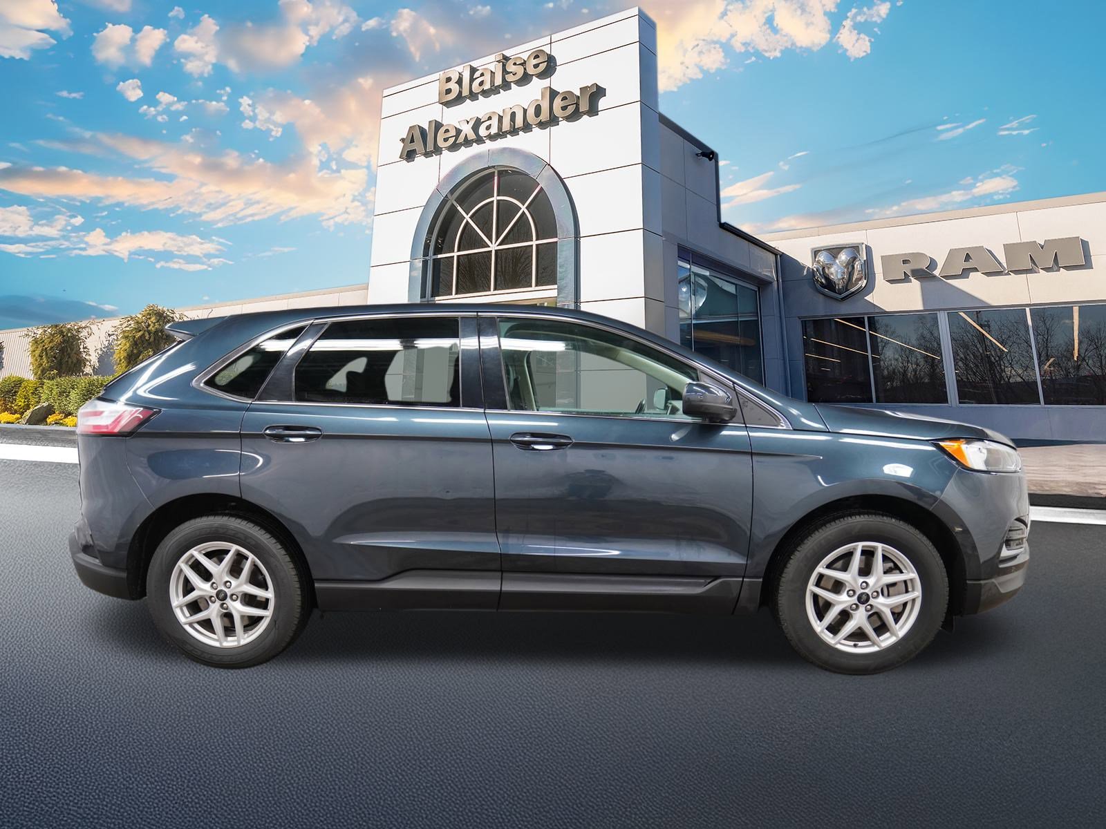 Used 2023 Ford Edge SEL image 2