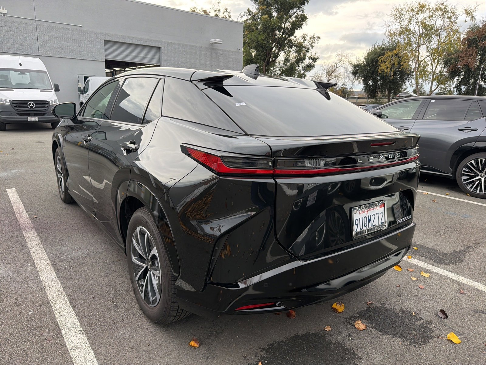 Used 2025 Lexus RZ 300e image 4
