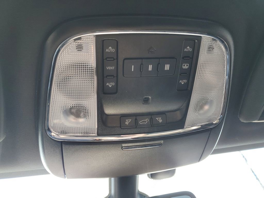 Used 2021 Jeep Grand Cherokee Trailhawk w/ Trailhawk Luxury Group image 22