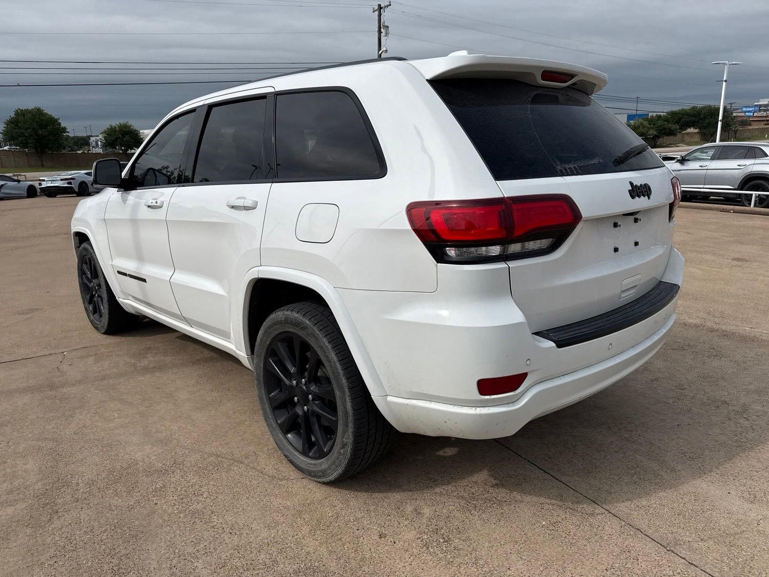 Used 2018 Jeep Grand Cherokee Altitude RWD image 5
