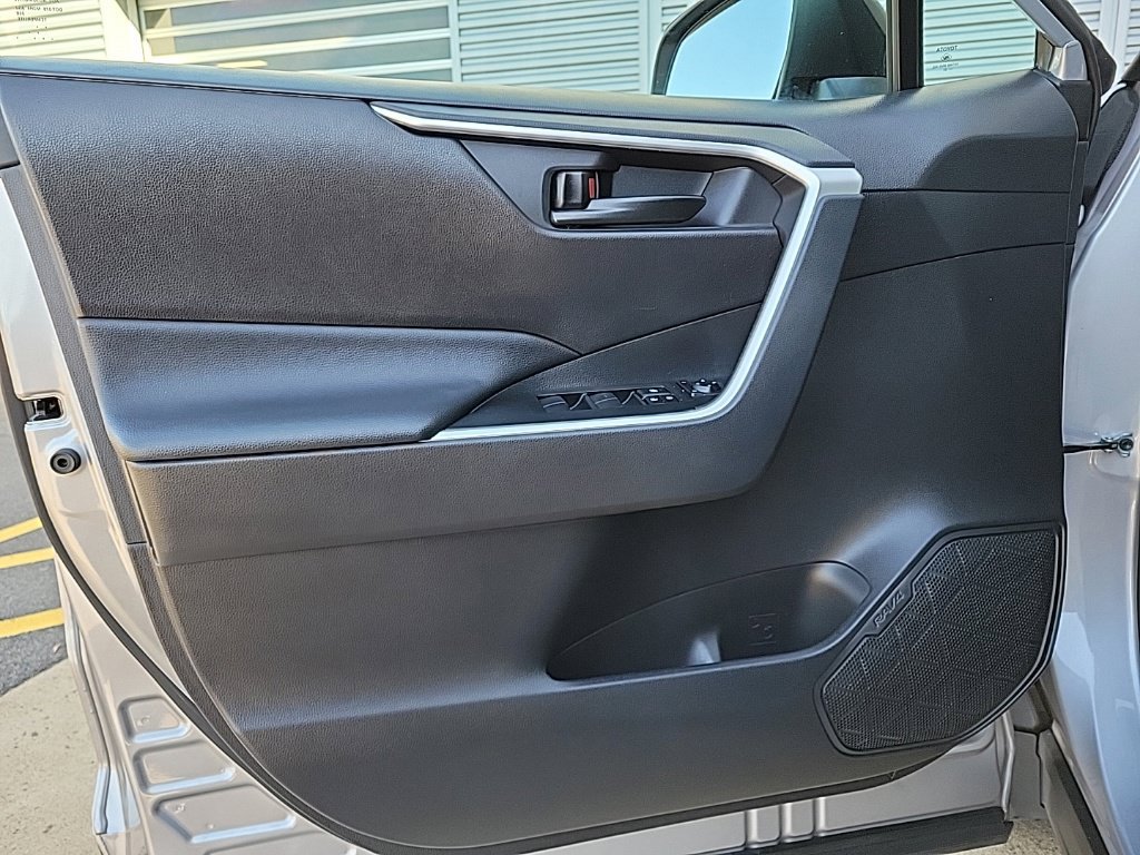 Used 2023 Toyota RAV4 LE FWD image 27