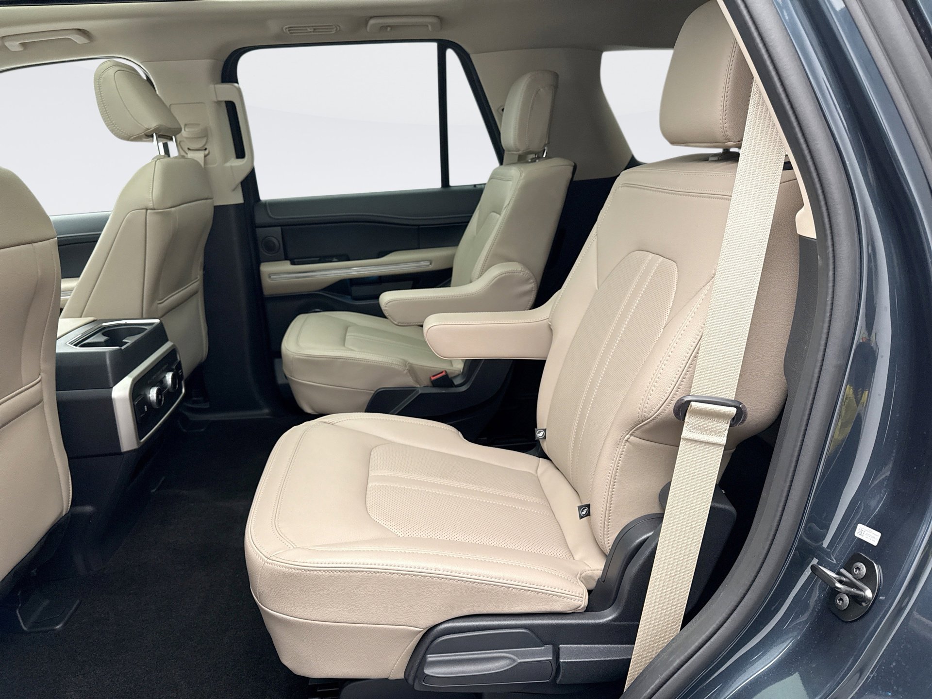 Used 2022 Ford Expedition Limited image 21