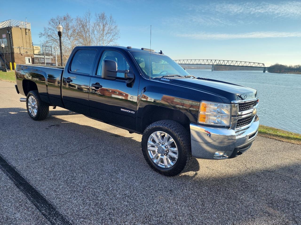 Used 2008 Chevrolet Silverado 2500 LT w/ 1LT Convenience Package AWD/4WD image 7