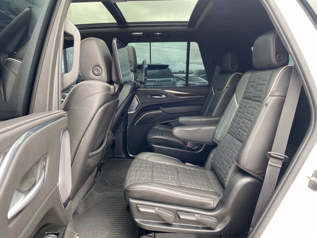 Used 2024 Cadillac Escalade Sport Platinum w/ LPO, ONYX Package AWD/4WD image 13