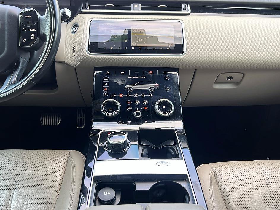 Used 2018 Land Rover Range Rover Velar R-Dynamic SE AWD/4WD image 17