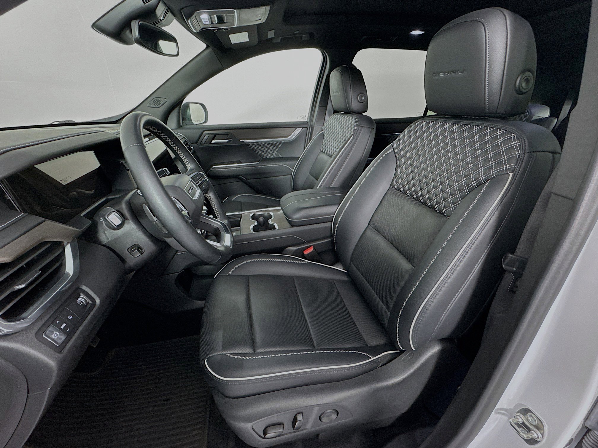 Used 2024 GMC Acadia Denali image 22