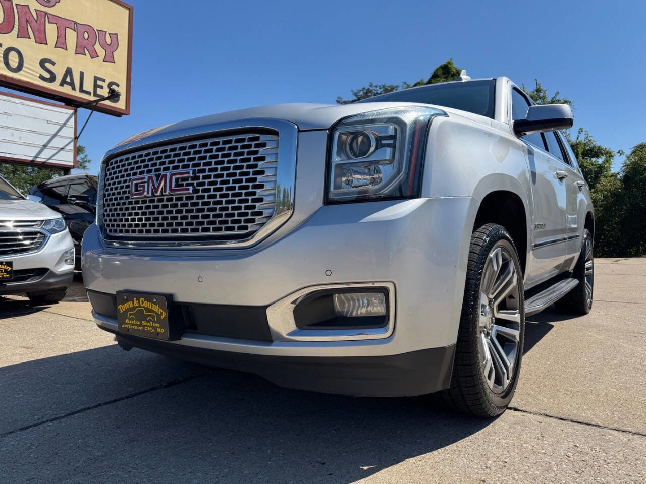 Used 2017 GMC Yukon Denali image 1