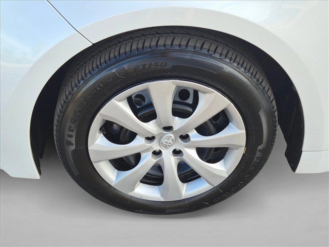 Used 2025 Toyota Corolla LE FWD image 29