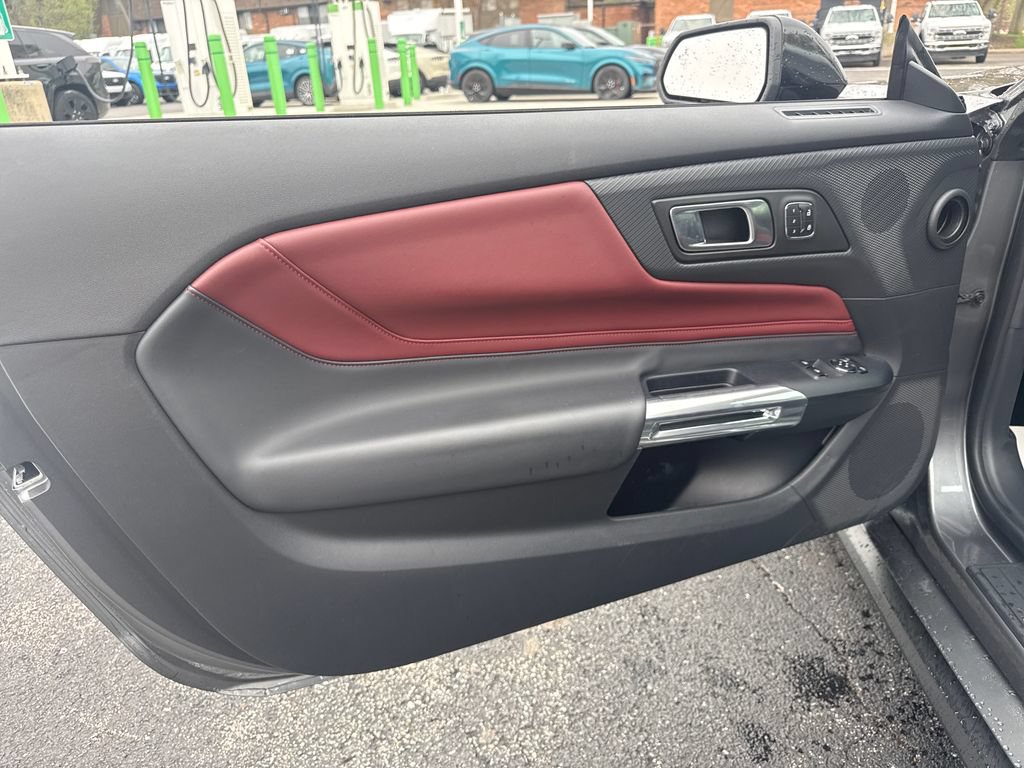 Used 2025 Ford Mustang GT Premium RWD image 23
