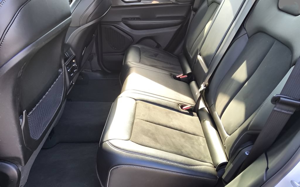 Used 2023 Jeep Grand Cherokee Altitude AWD/4WD image 29