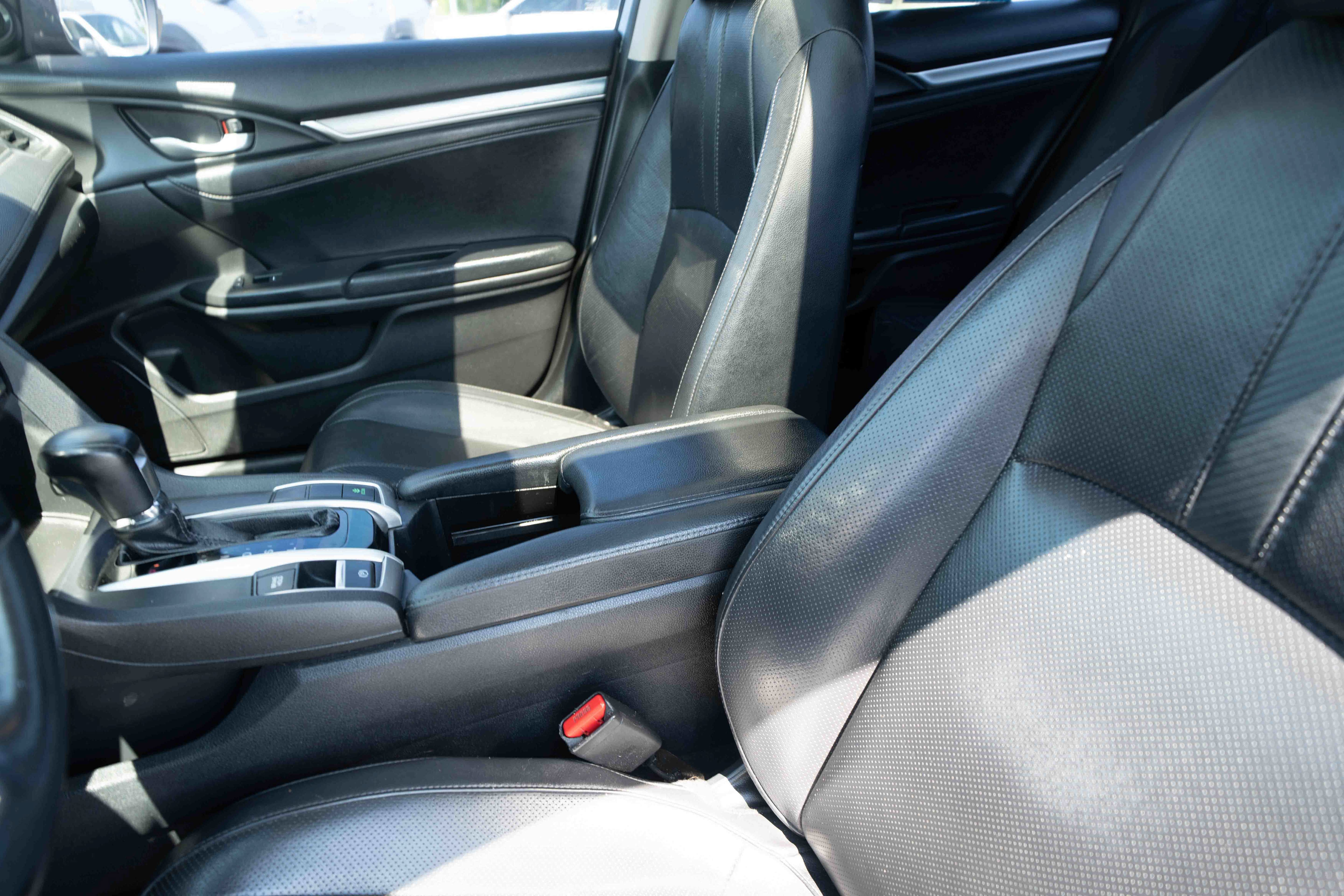 Used 2017 Honda Civic Touring image 10