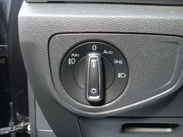 Used 2019 Volkswagen Atlas SEL Premium image 19