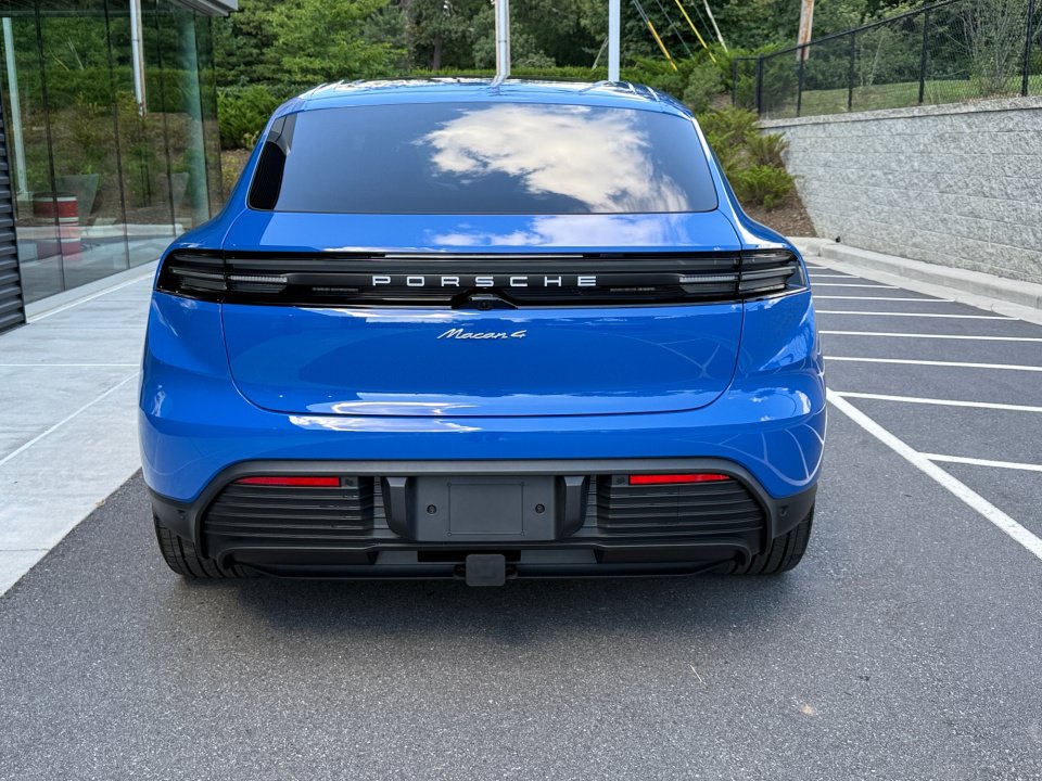New 2026 Porsche Macan 4 Electric AWD/4WD image 6