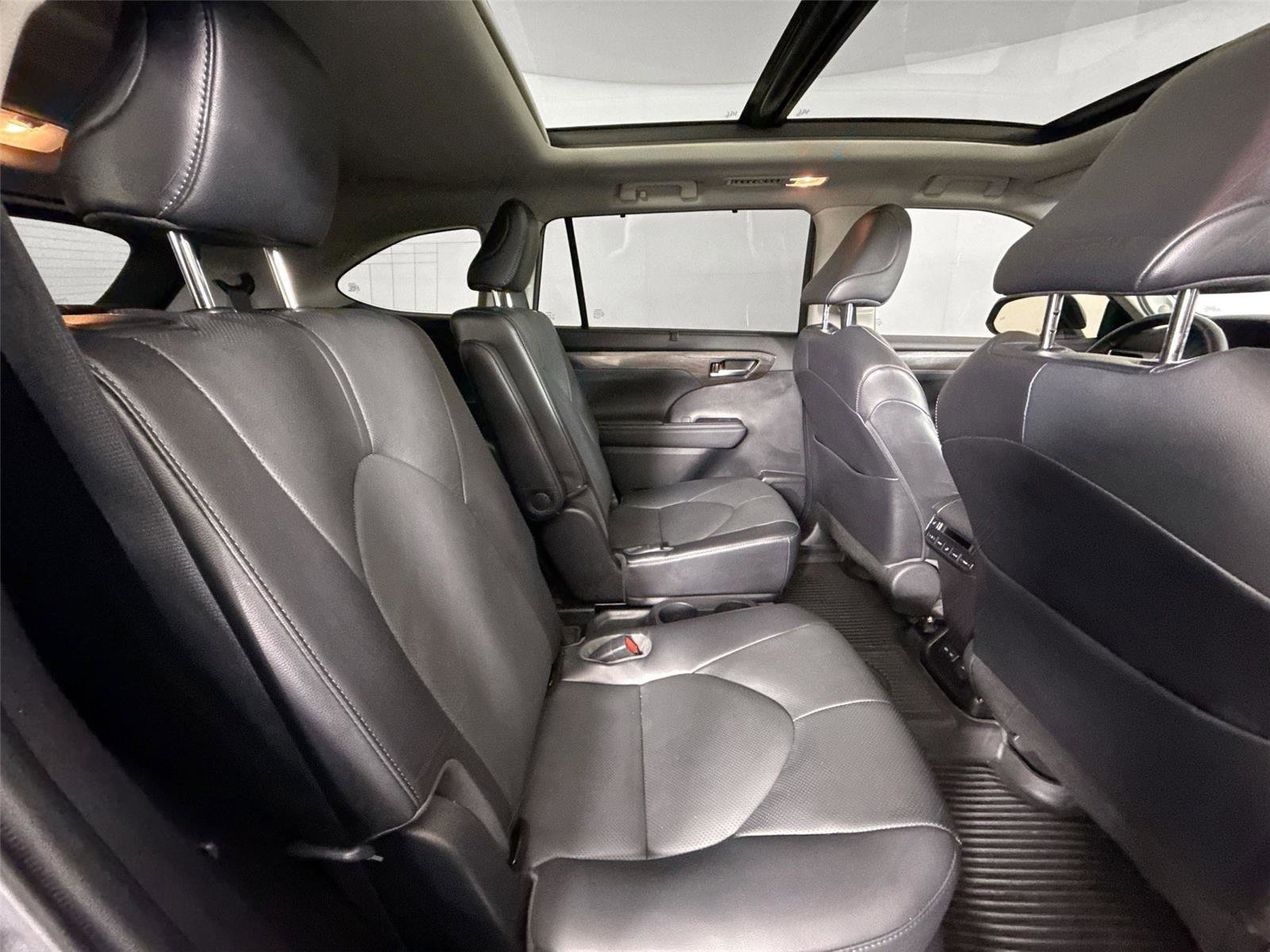 Used 2022 Toyota Highlander Platinum FWD image 45