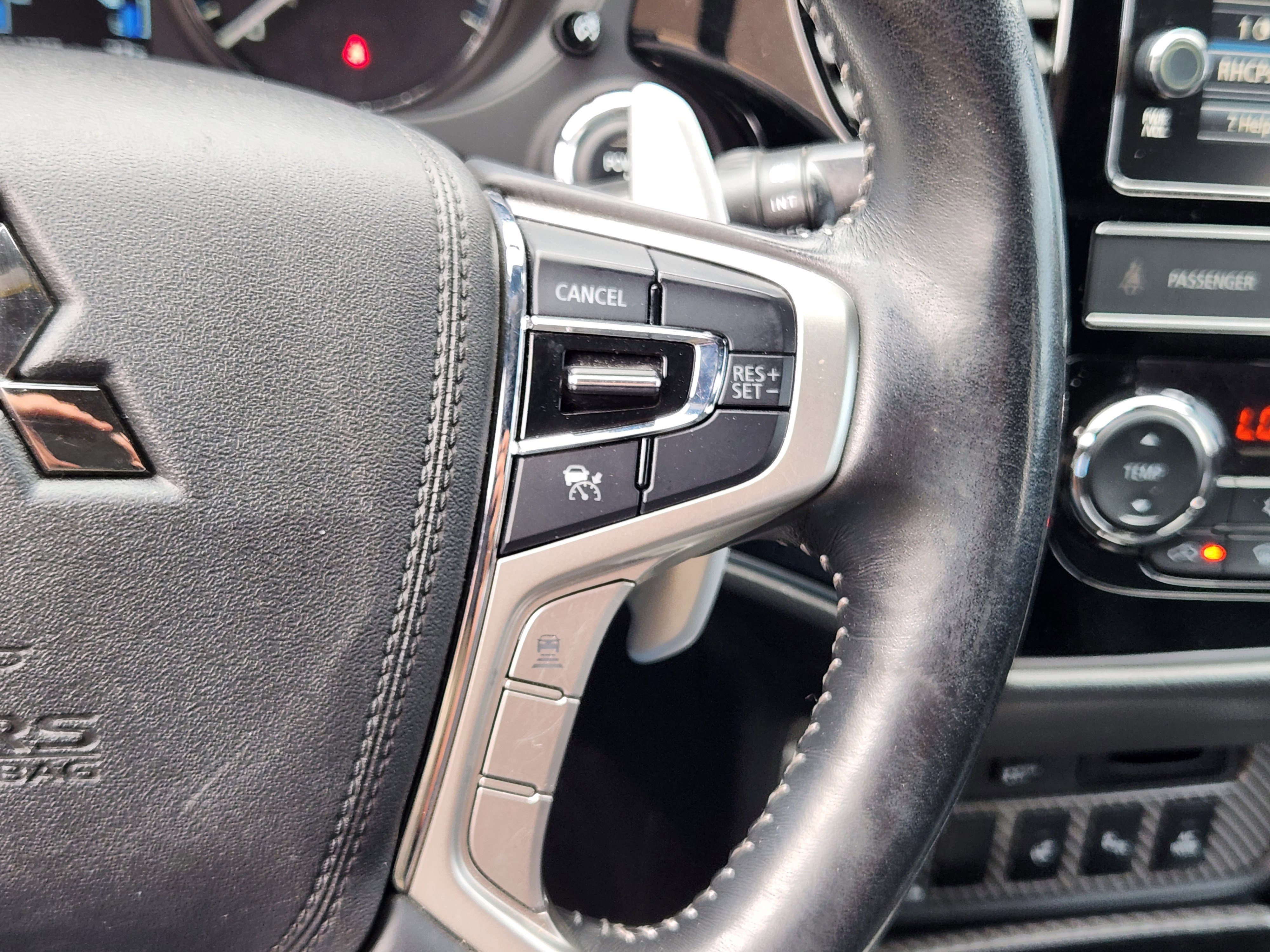 Used 2019 Mitsubishi Outlander 4WD Plug-In Hybrid image 26