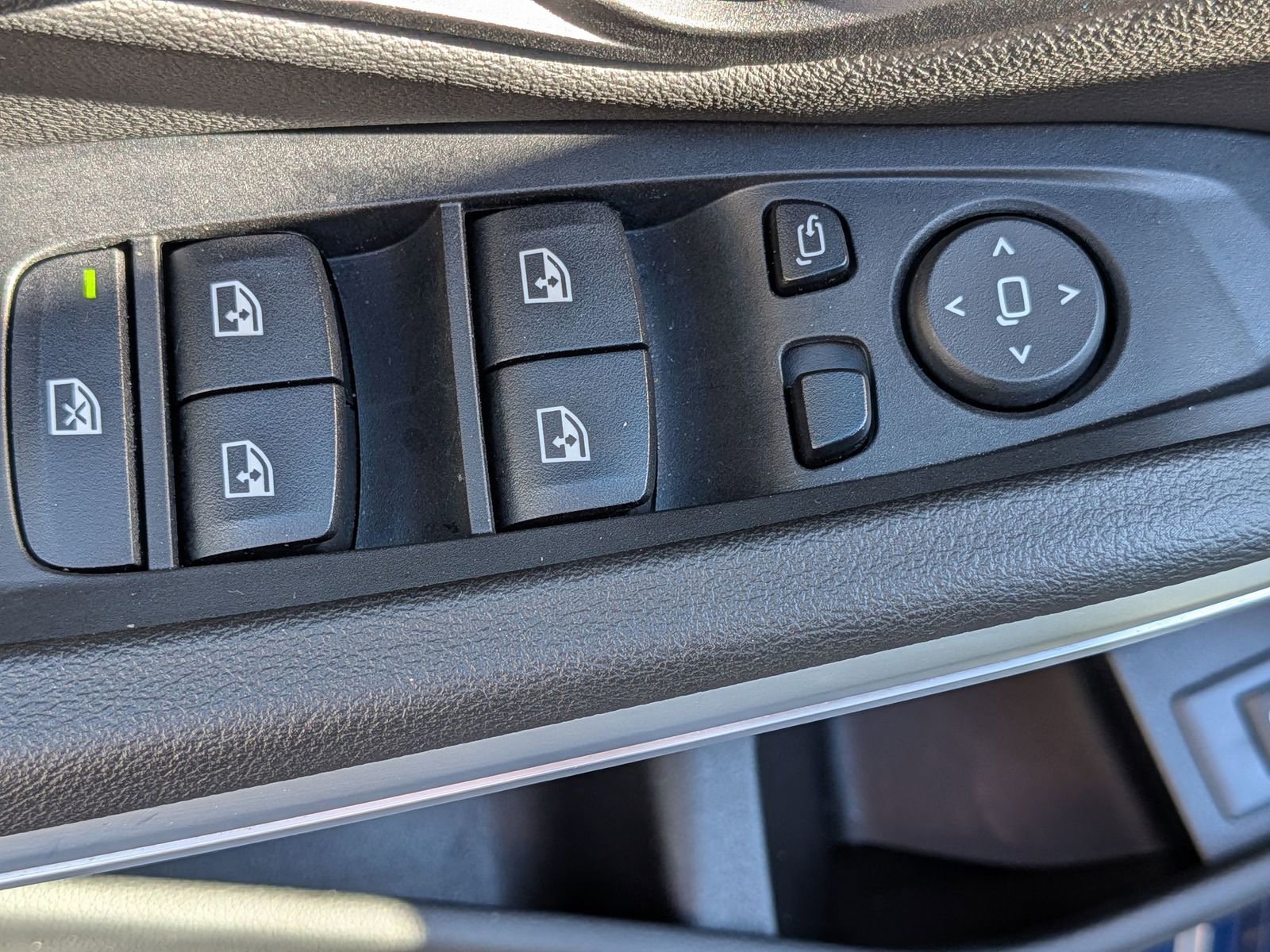 Used 2023 BMW 330i Sedan w/ Driving Assistance Package image 15