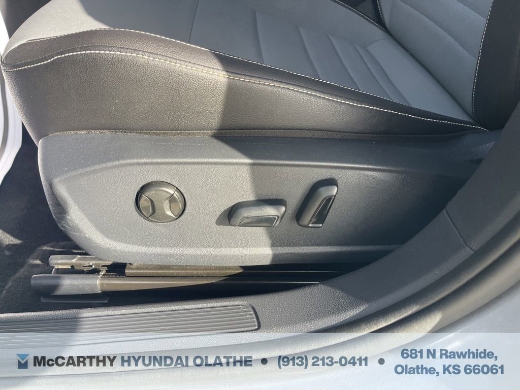 Used 2025 Volkswagen Jetta SE image 23