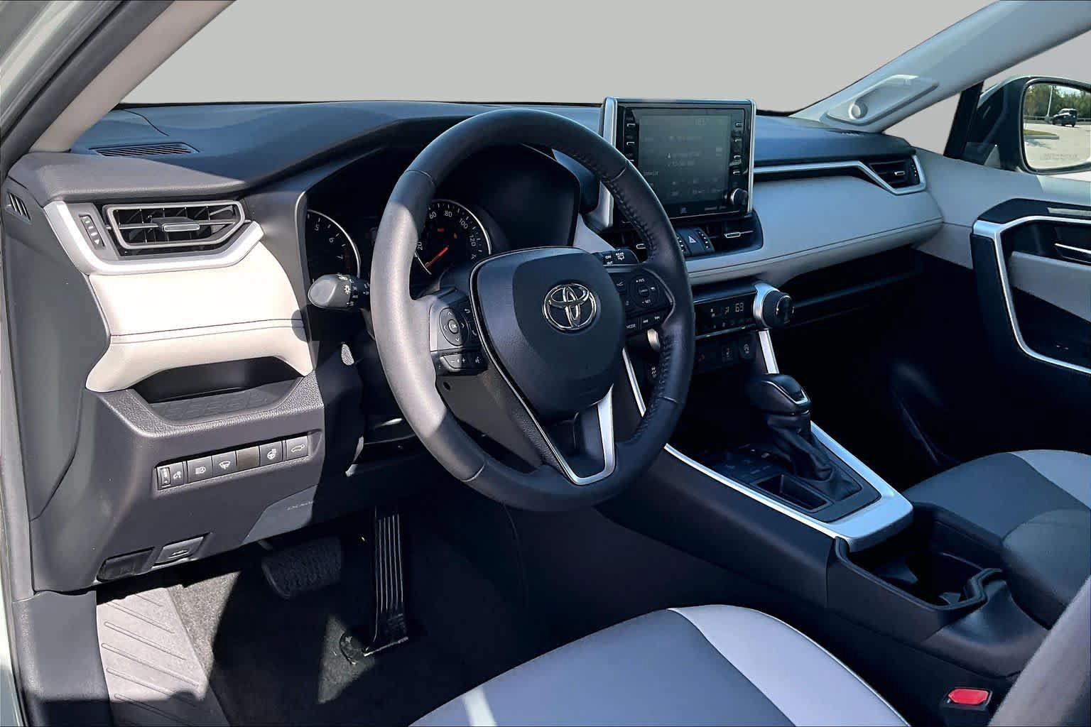 Used 2021 Toyota RAV4 XLE Premium FWD image 16