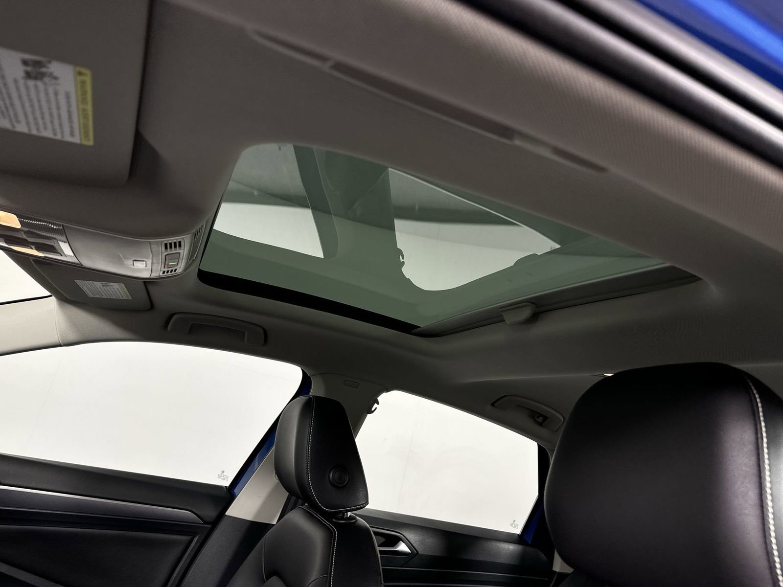 Used 2023 Volkswagen Jetta SE w/ Panoramic Sunroof Package image 18