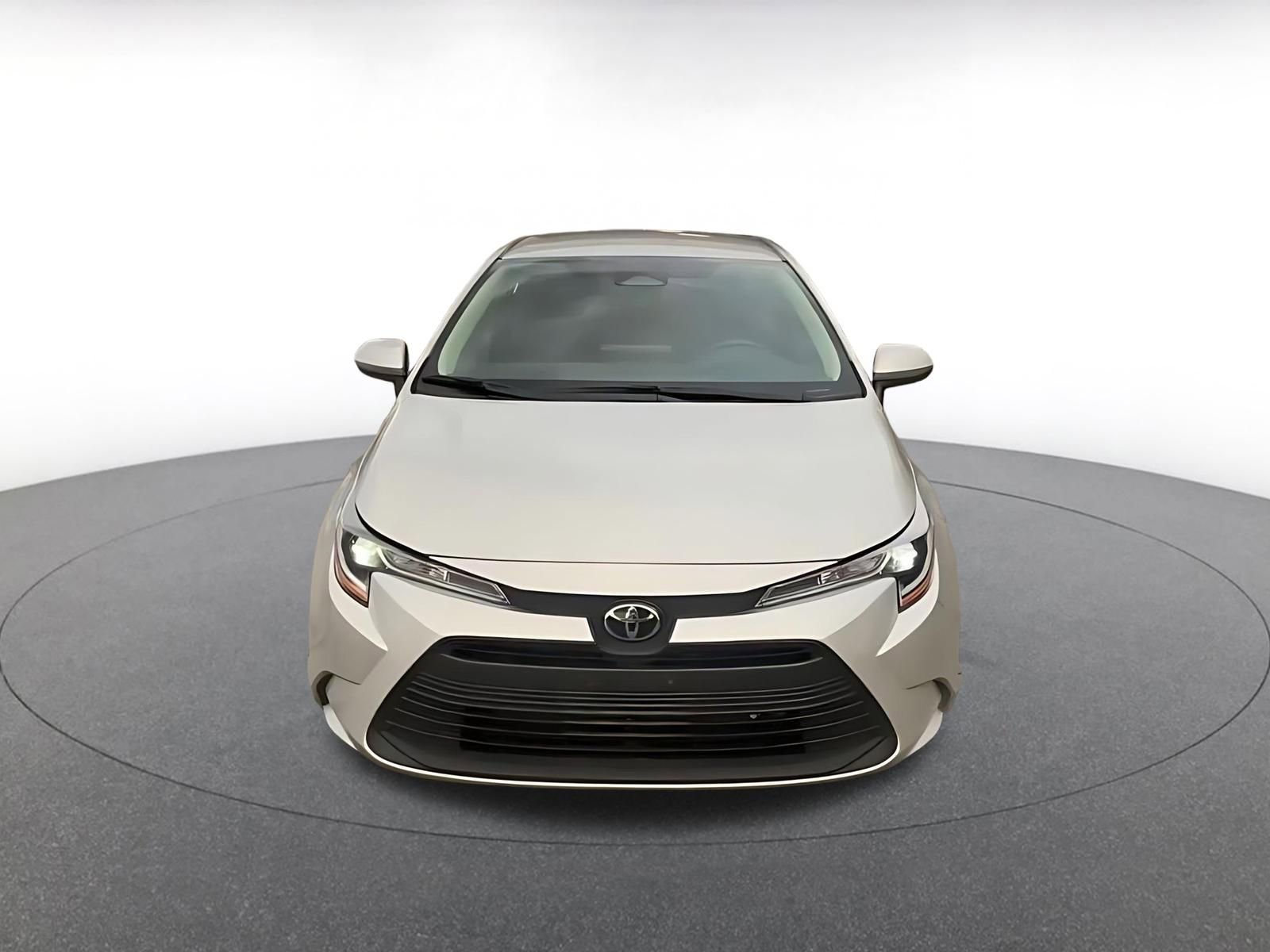 Used 2025 Toyota Corolla LE image 6