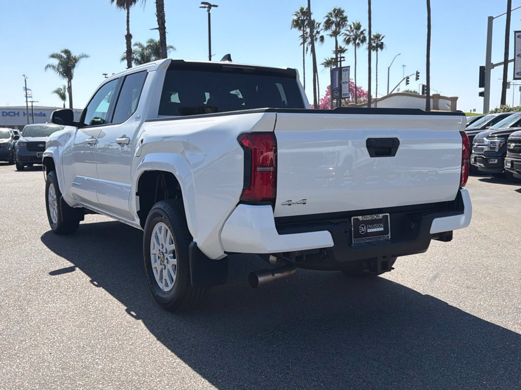 Used 2026 Toyota Tacoma SR5 AWD/4WD image 8