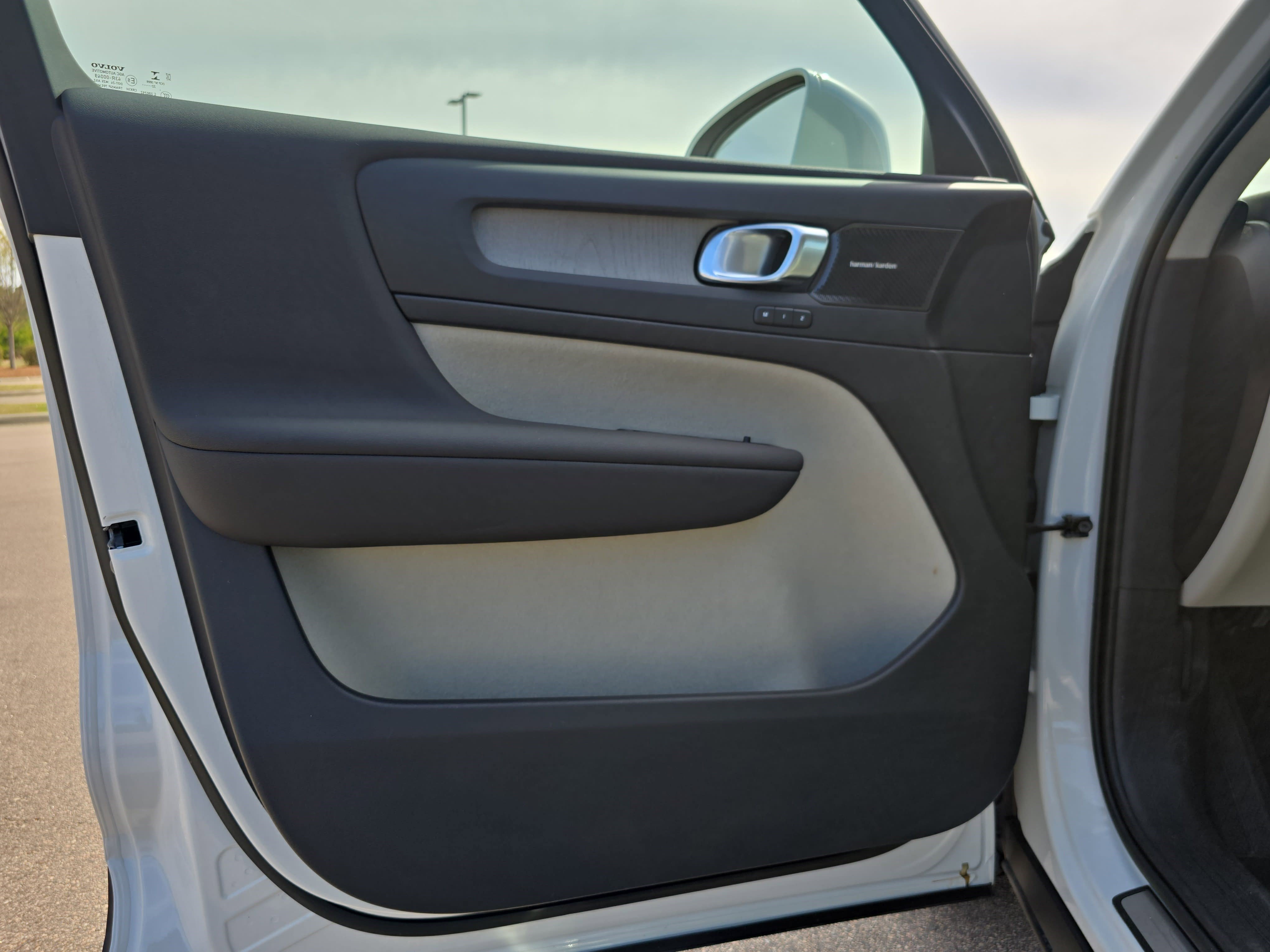 Used 2023 Volvo XC40 B4 Plus w/ Driver Assist Package image 28