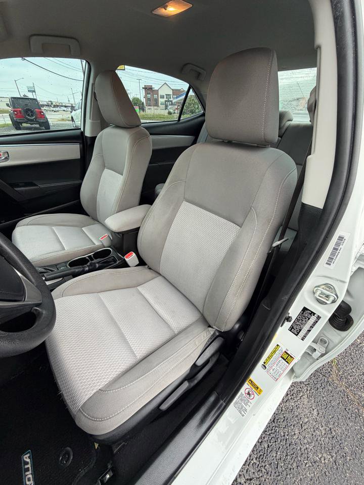 Used 2015 Toyota Corolla LE FWD image 10