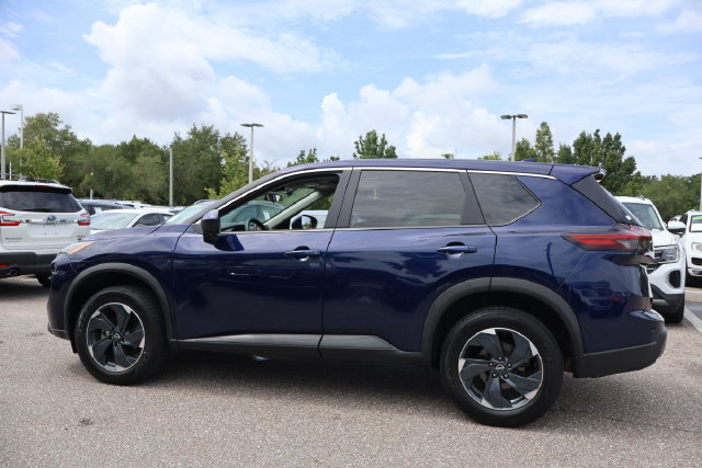 Used 2024 Nissan Rogue SV AWD/4WD image 5