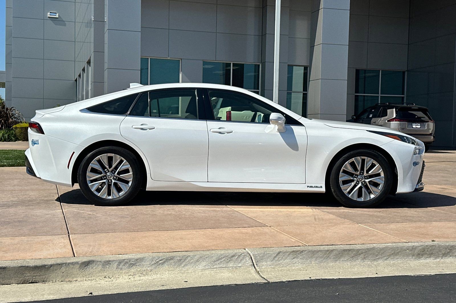 Certified 2021 Toyota Mirai w/ Advanced Technology Package RWD image 3