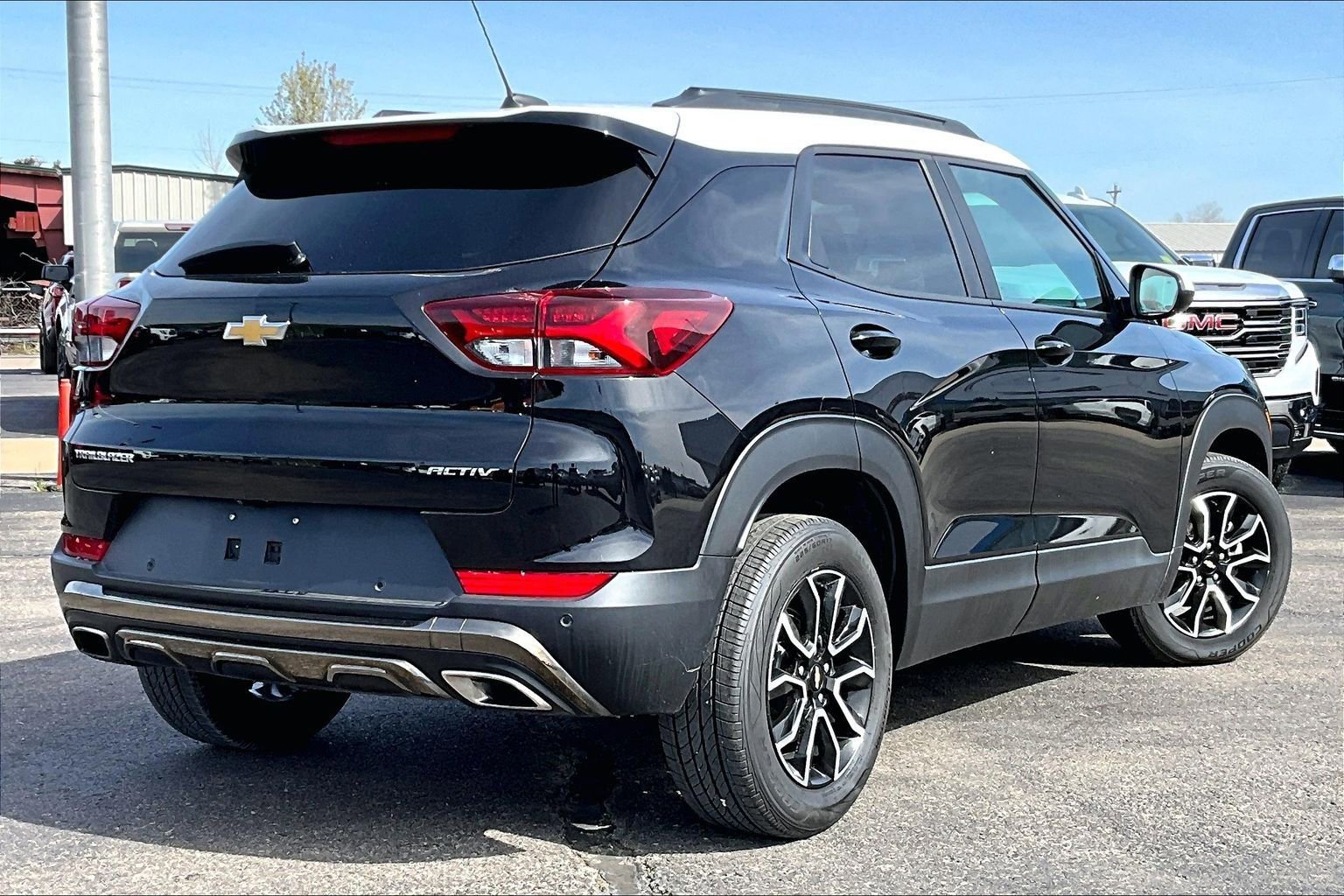 Used 2021 Chevrolet TrailBlazer ACTIV w/ Technology Package image 2