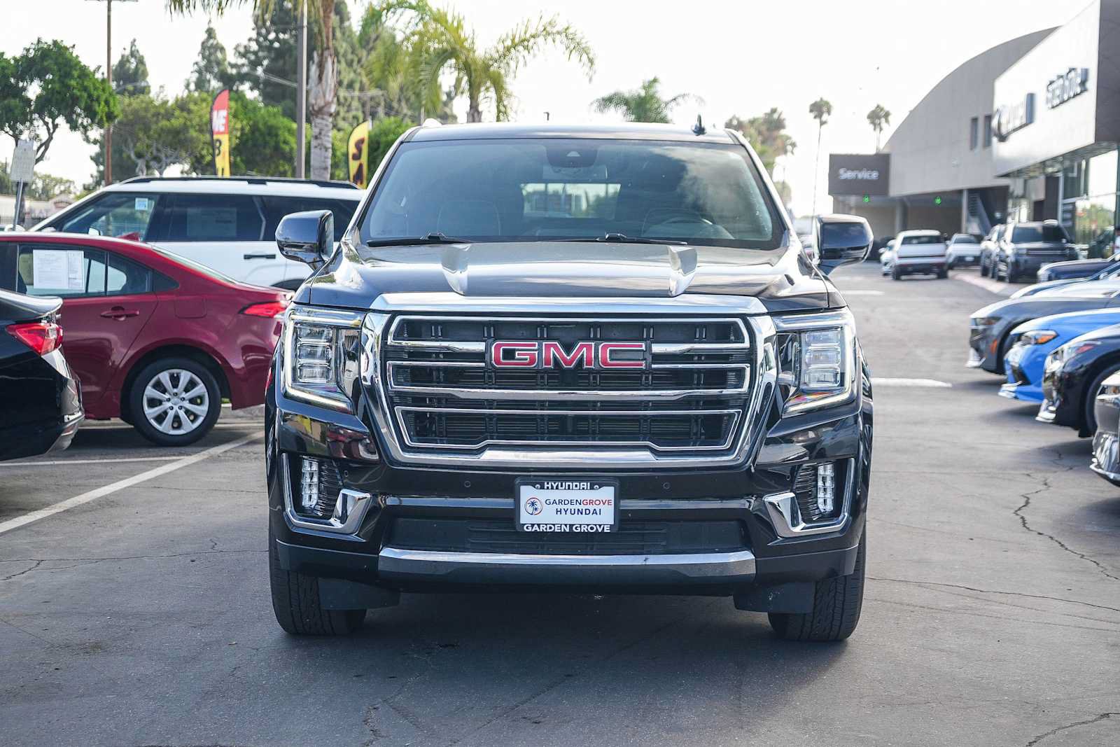 Used 2024 GMC Yukon SLT AWD/4WD image 2