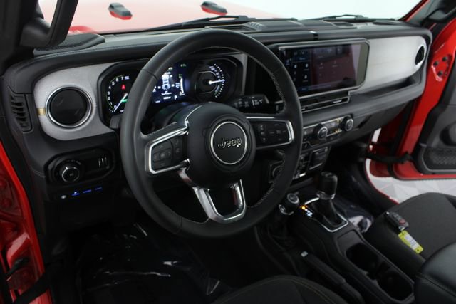 Used 2025 Jeep Wrangler Unlimited Sahara w/ Safety Group image 8