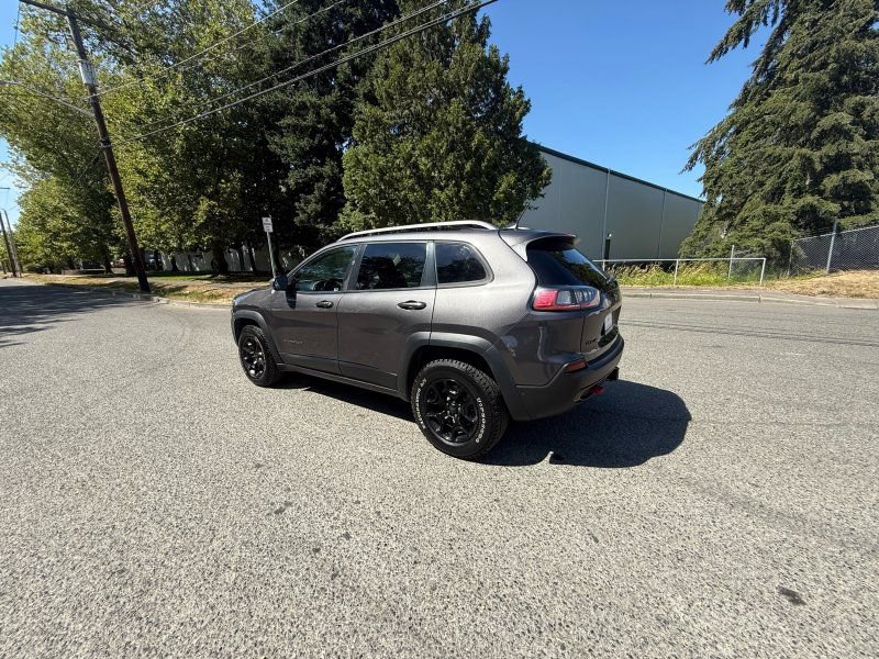 Used 2019 Jeep Cherokee Trailhawk AWD/4WD image 11