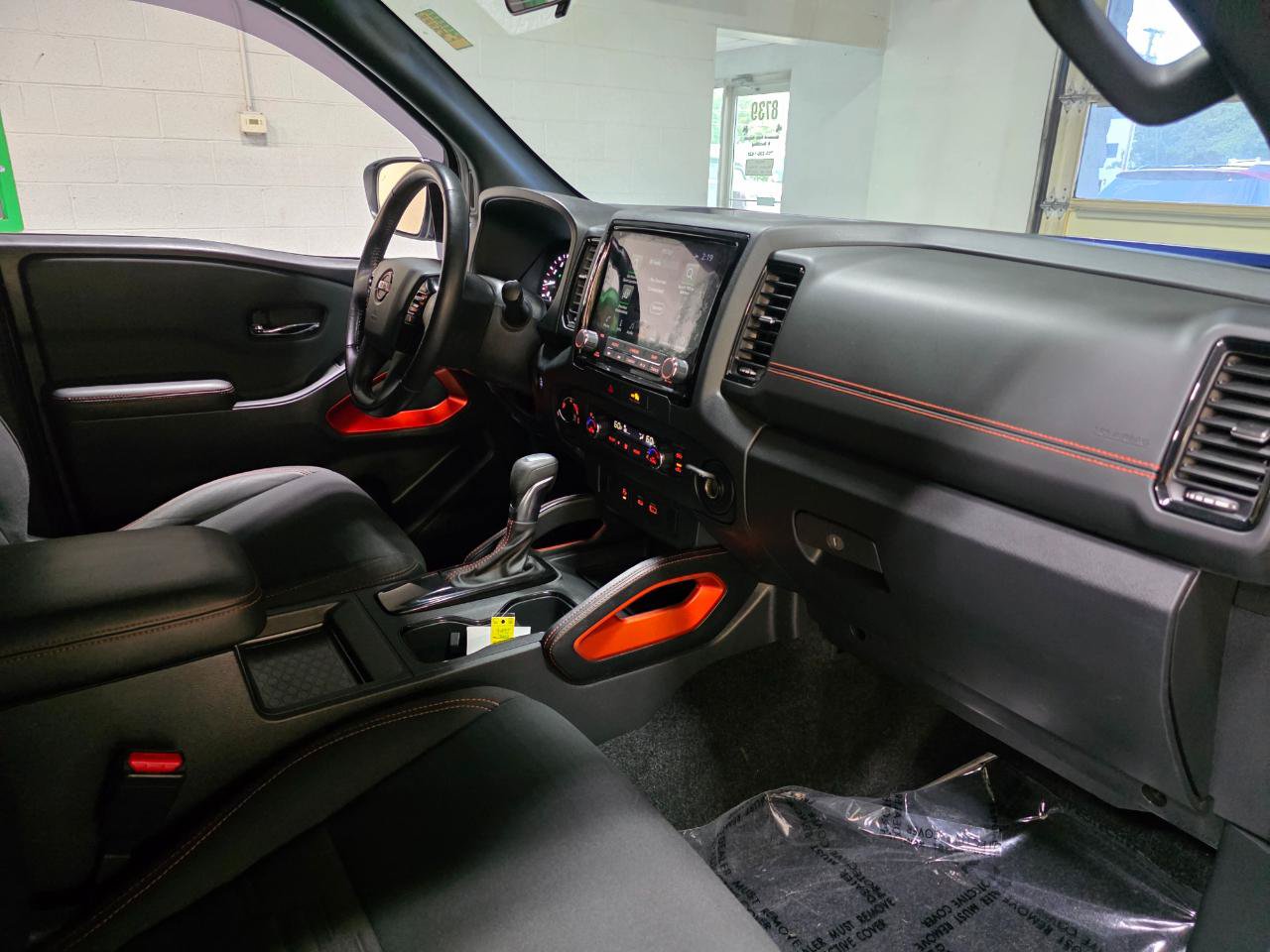 Used 2022 Nissan Frontier PRO-4X w/ Technology Package AWD/4WD image 25