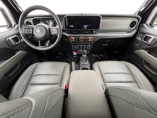 Used 2025 Jeep Gladiator Mojave AWD/4WD image 13
