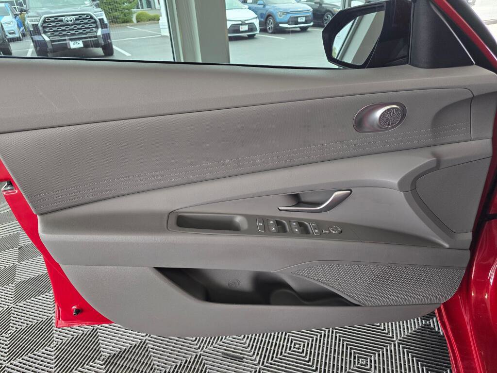 Used 2023 Hyundai Elantra Blue FWD image 18