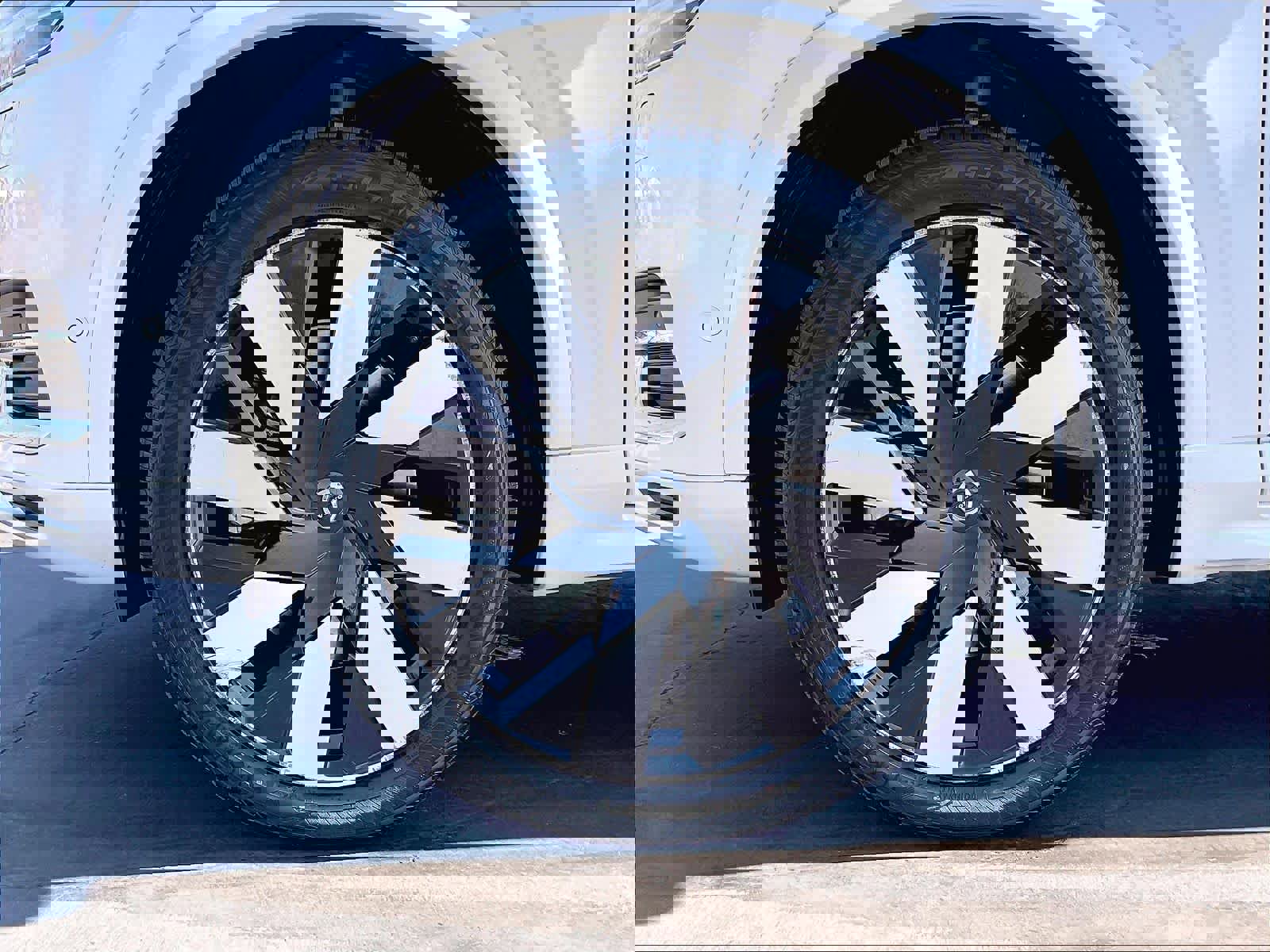 Used 2023 Volvo XC90 T8 Plus w/ Protection Package Premier image 11