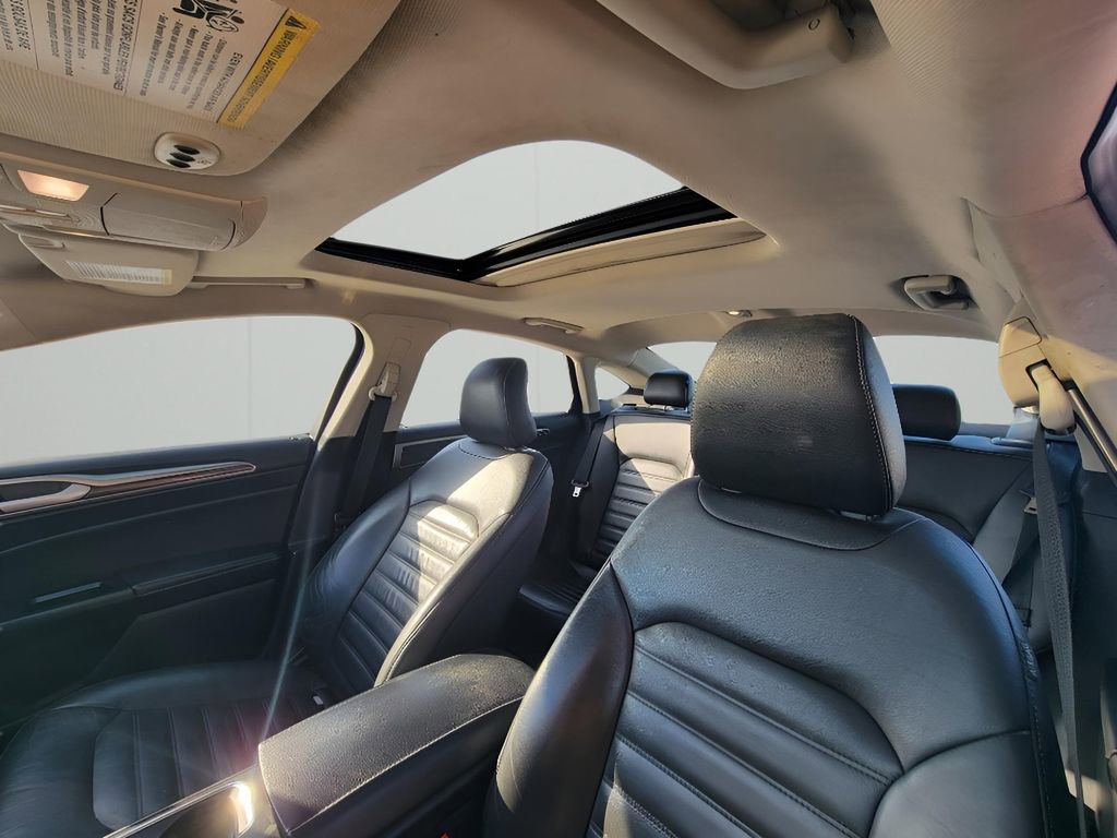 Used 2017 Ford Fusion SE w/ Fusion SE Technology Package image 23