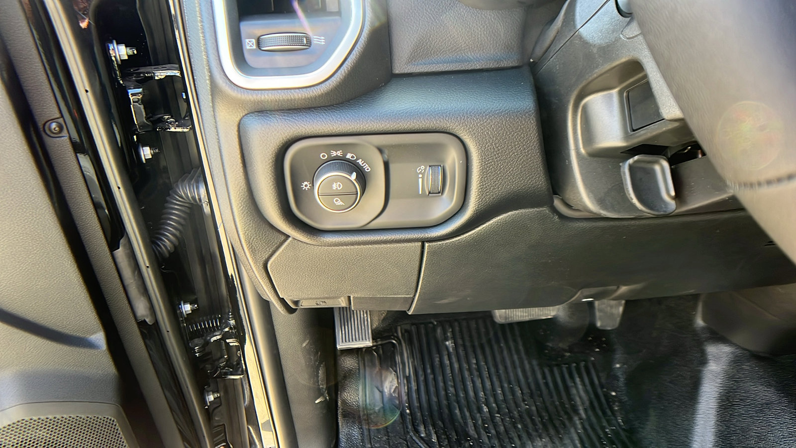 New 2025 RAM 5500 4x4 Regular Cab image 20