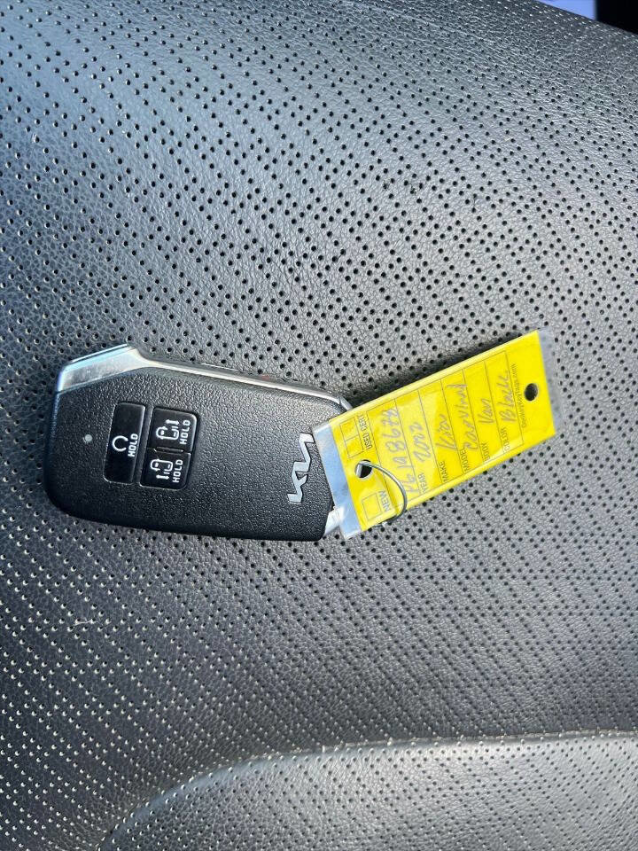 Used 2023 Kia Carnival SX Prestige FWD image 21