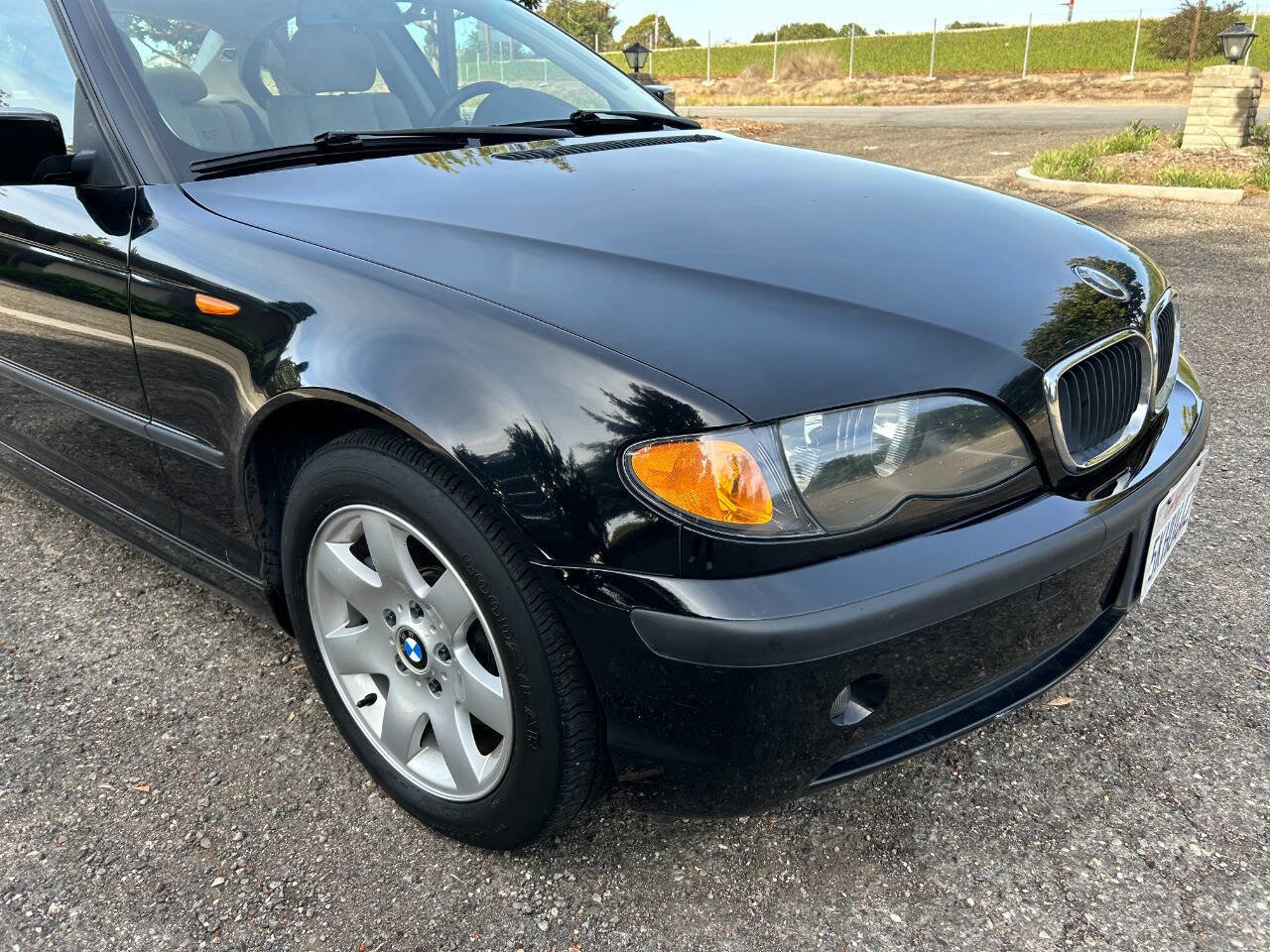 Used 2004 BMW 325i Sedan RWD image 12