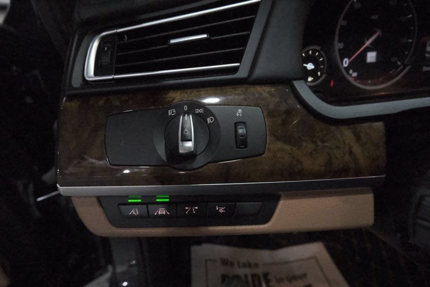 Used 2015 BMW 750Li xDrive AWD/4WD image 39