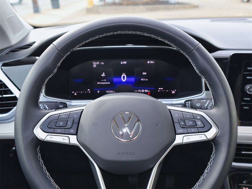 Certified 2025 Volkswagen Taos SE w/ Panoramic Sunroof Package image 21